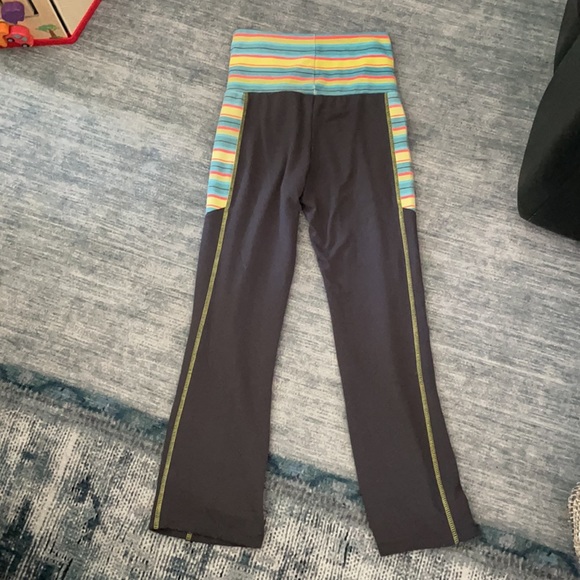 Girls puma workout pants EUC SMALL - Picture 4 of 7